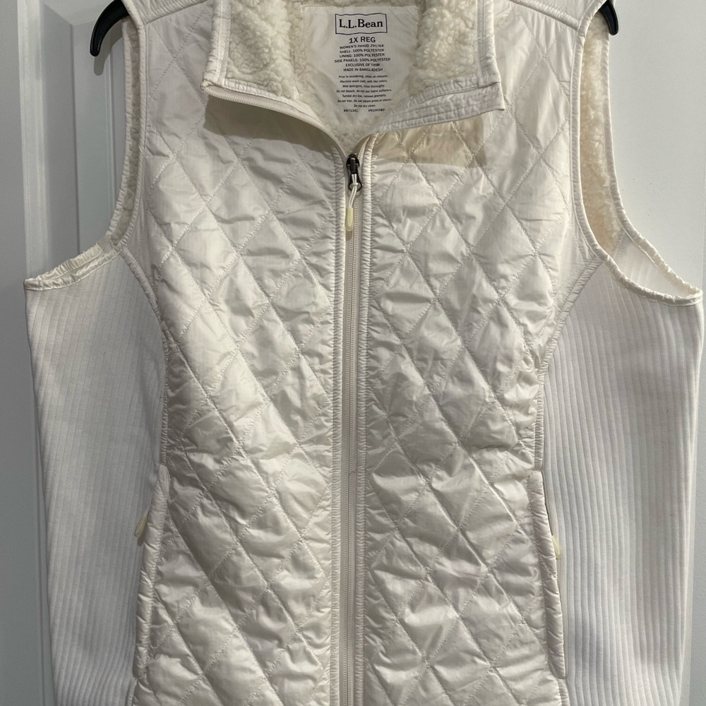 L.L. Bean Cream Quilted Sherpa Vest with ribbed sides. Women’s size 1X Reg. - Picture 9 of 16